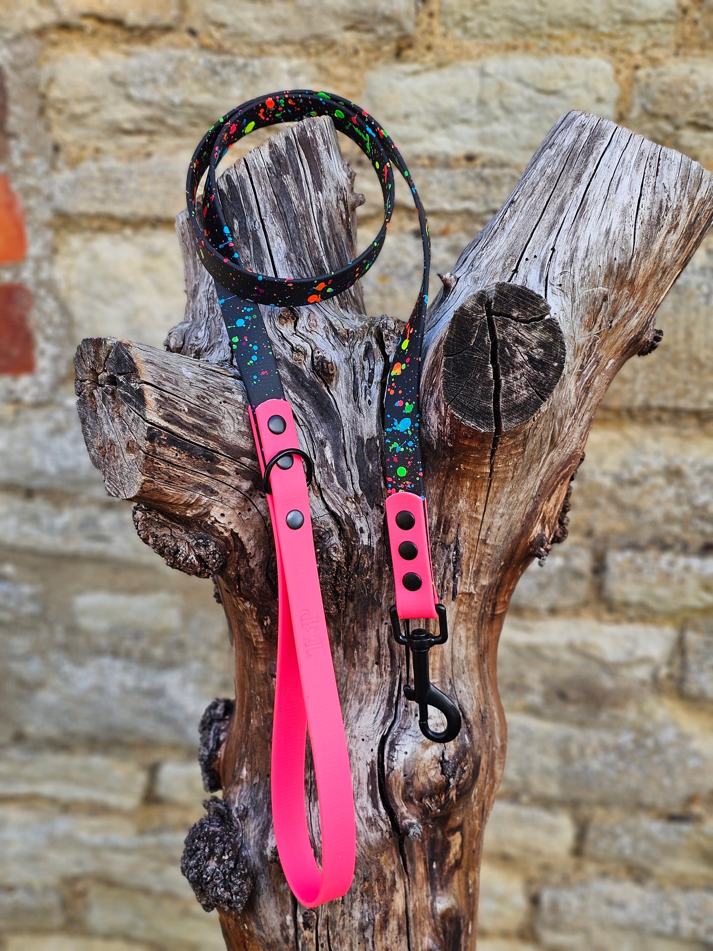 Black & Neon Pink – Waterproof BioThane® Splatter Dog Lead (Neon Collection)